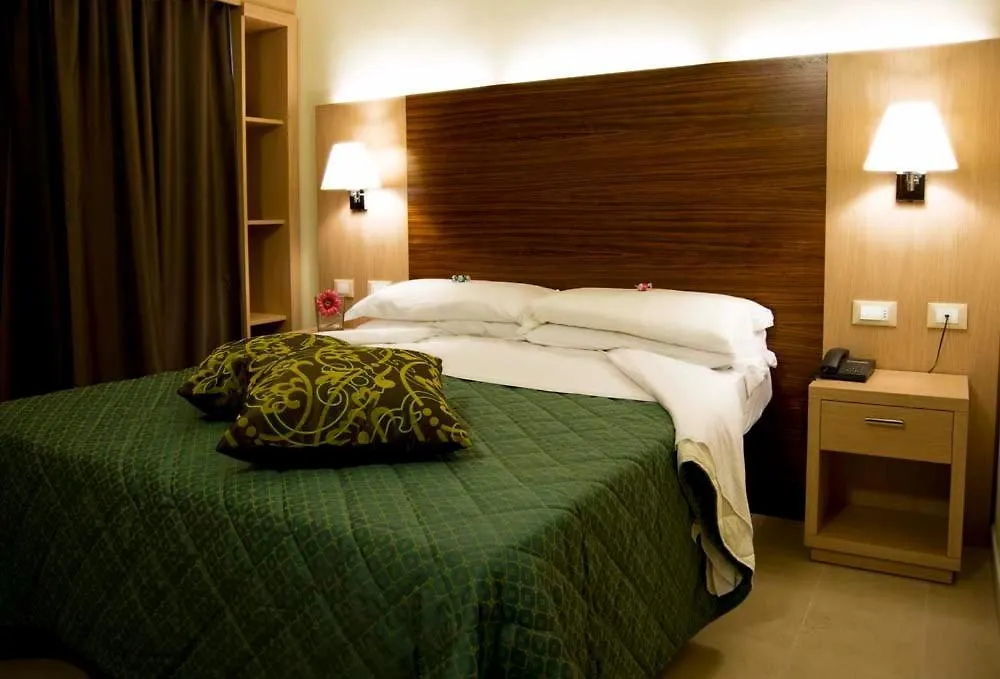 לידו די קאמאיורה Hotel Dei Tigli