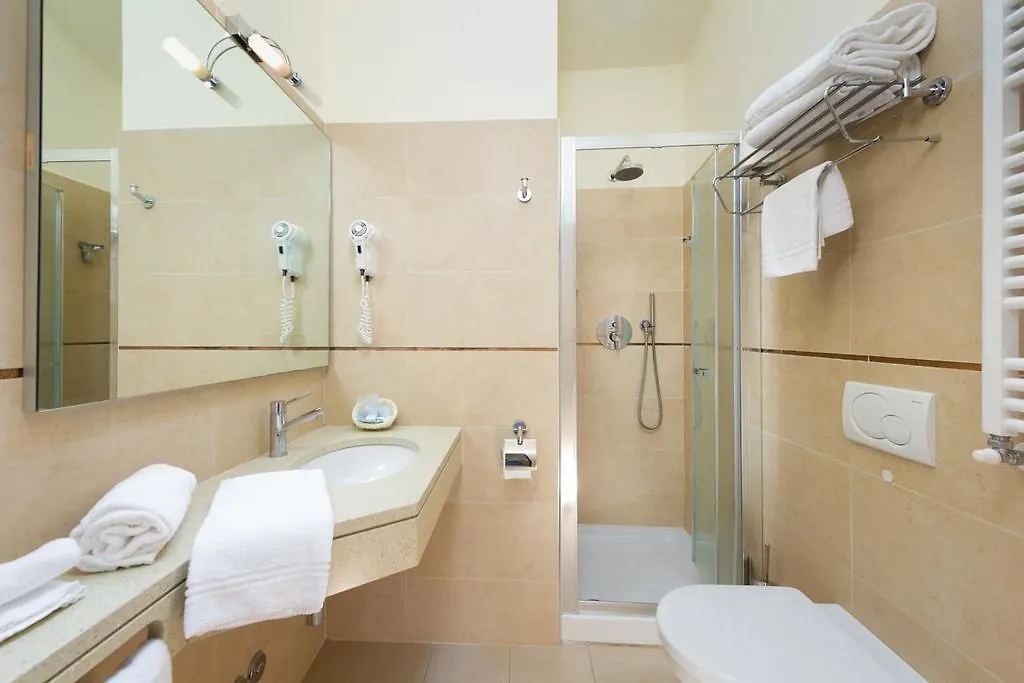 לידו די קאמאיורה Hotel Dei Tigli איטליה